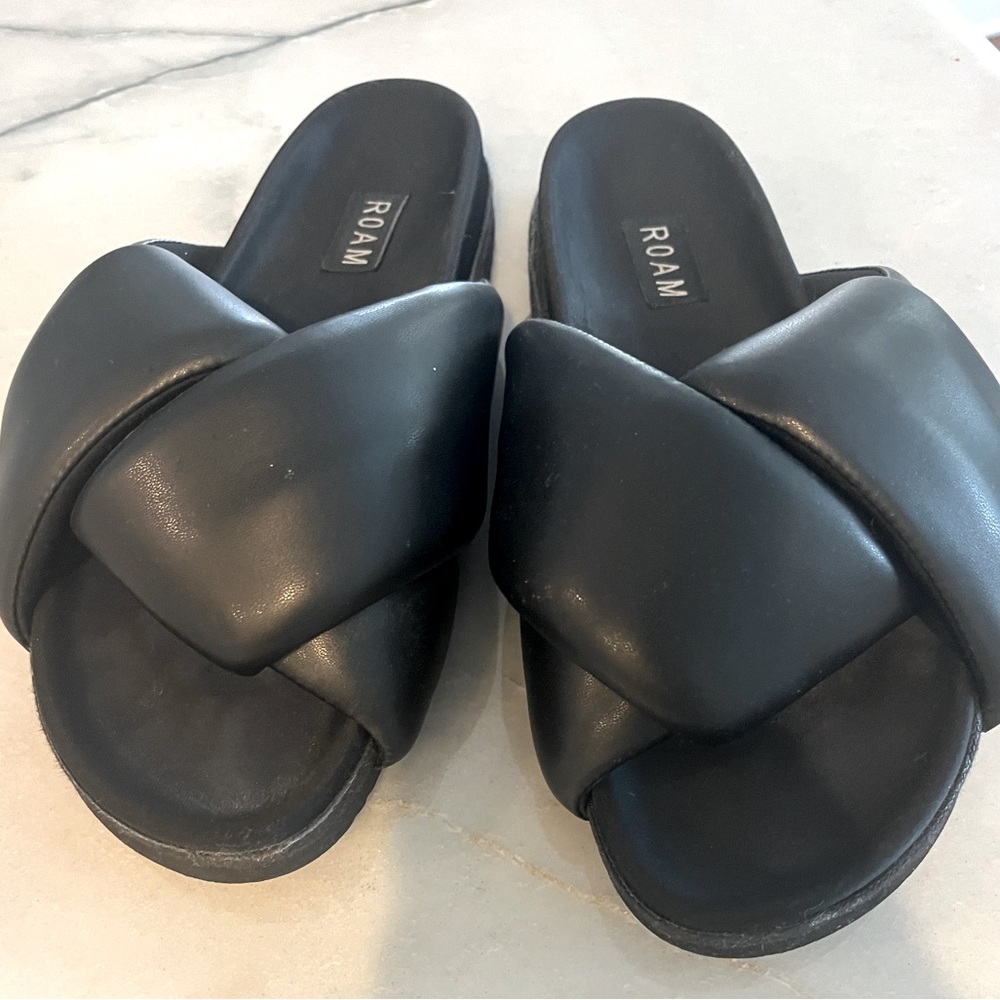 ROAM slides black Puffy knot cloud size 7